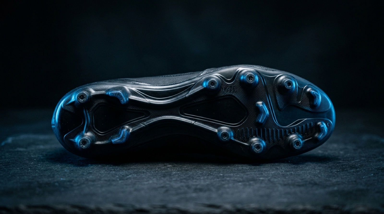 Jalkapallokengät: FG, AG vai turf? Näin valitset oikein